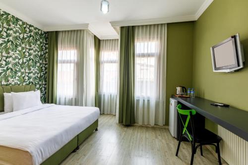 Senior Pera Suites