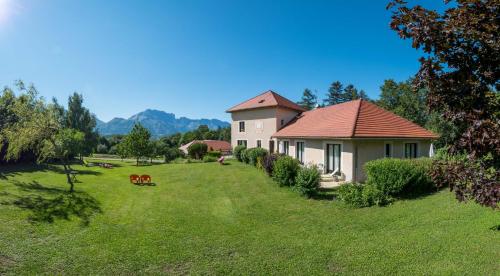 "La Combe Fleurie" Appartements & Chambres
