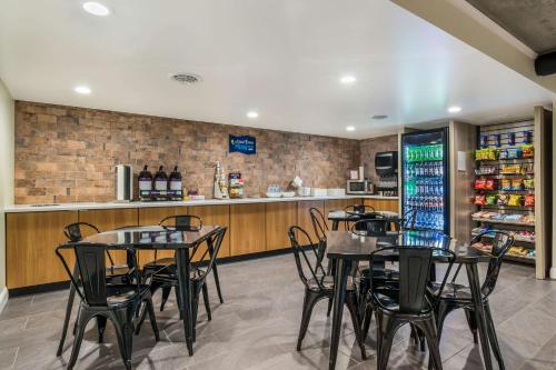 Clarion Pointe - image 10