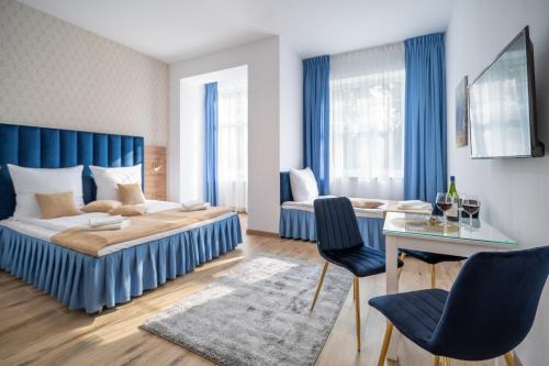 Triple Room with Kitchenette image 9