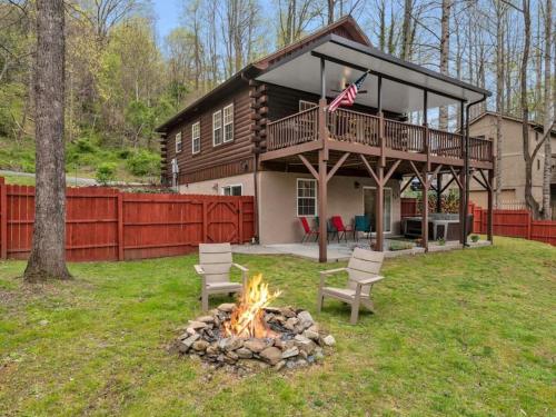 Soco Serene Cabin in the Heart of Maggie Valley - Chalet