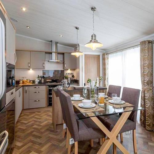 Saltire Lodge 35 with Hot Tub at 5 Star Resort gîte à louer Rath Grounds