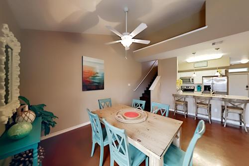 Nemo Cay Retreat - Heated Pool - 5 Min to Beach townhouse - image 3
