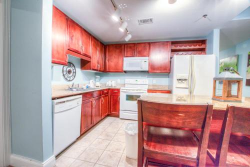 8th FLOOR!Wrap Around Balcony With Ocean Views - Amenities and Location - image 4