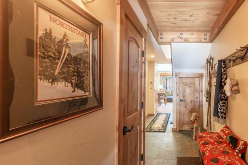 Beautiful Mountain 2 Bedroom Ski-In Ski-Out in Ski Trails condo - main image