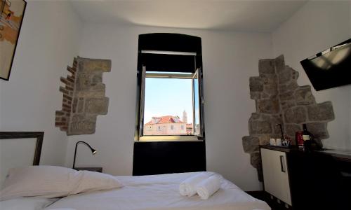 Marmontova Luxury Rooms - image 11