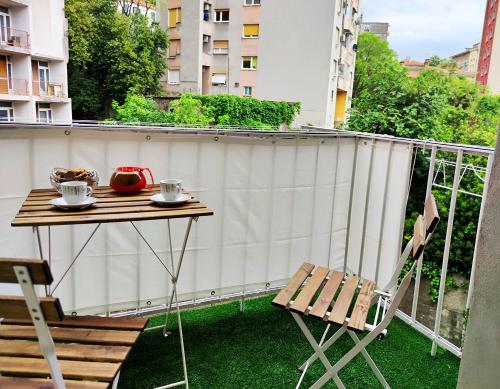 Balcony 4 bedroom apartment by Book-Rijeka 5
