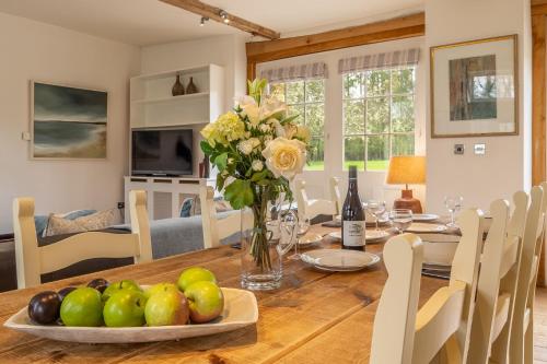 Stylish luxury cottage in historic country estate - Belchamp Hall Coach House