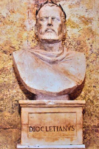 Marmontova Luxury Rooms - image 9