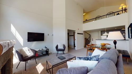 Spectacular Location with Pool and Hot Tub by Harmony Whistler, Whistler (foto 5)