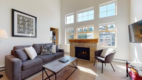 Spectacular Location with Pool and Hot Tub by Harmony Whistler, Whistler (foto 2)