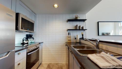 Spectacular Location with Pool and Hot Tub by Harmony Whistler, Whistler (foto 10)