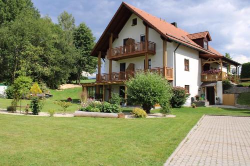 Gästehaus Sporrer - Hotel - Neualbenreuth