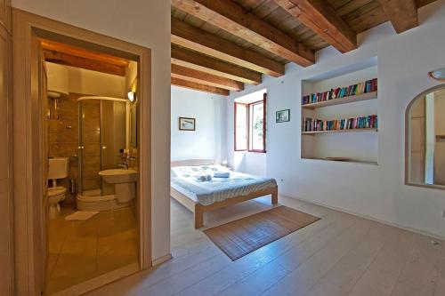 Rooms at Castle from XVI century Zamagna, Mali Zaton bay