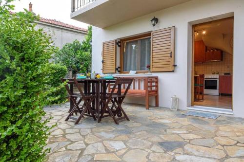 Small House with Garden & View in 기타