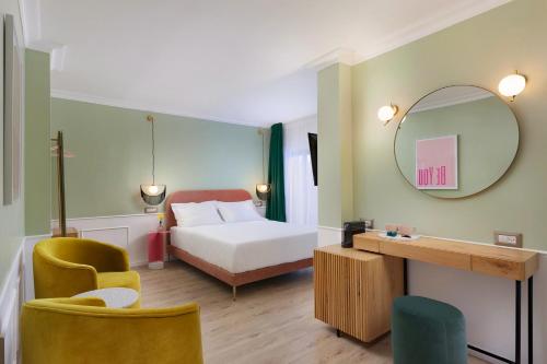 room detail thumbnail 1