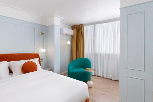 room detail thumbnail 1