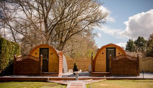 Вхід, Highland & Transylvania Glamping Pods in Ройбрідж