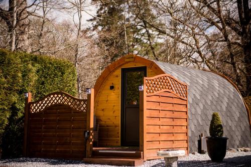 Вхід, Highland & Transylvania Glamping Pods in Ройбрідж