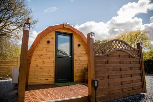 Вхід, Highland & Transylvania Glamping Pods in Ройбрідж