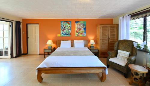 Superior King Room image 8