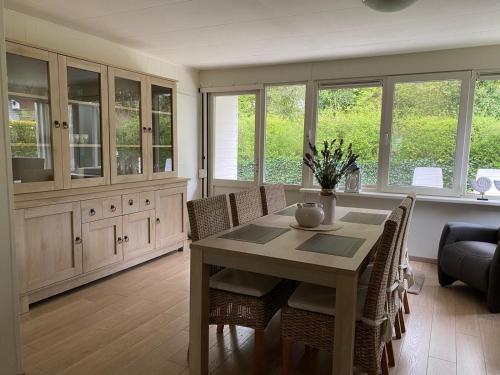 Bungalow Scheldezicht in Zeeland dicht bij zee in Tholen