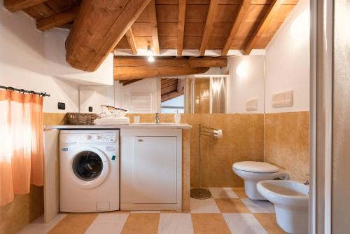 2 bedrooms, 5 beds