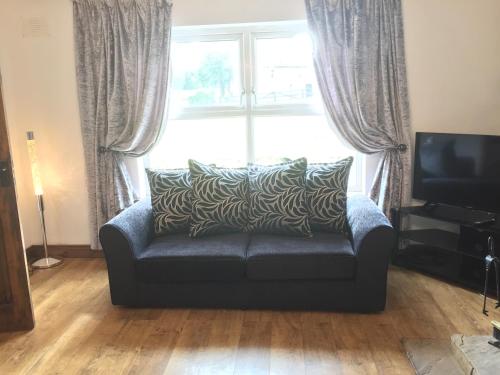 Beautiful 5-Bed House in Mullaghland - image 5