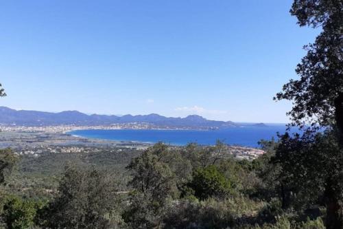 T2 climatisé à 5 minutes à pied de la plage avec parking, piscine et wifi