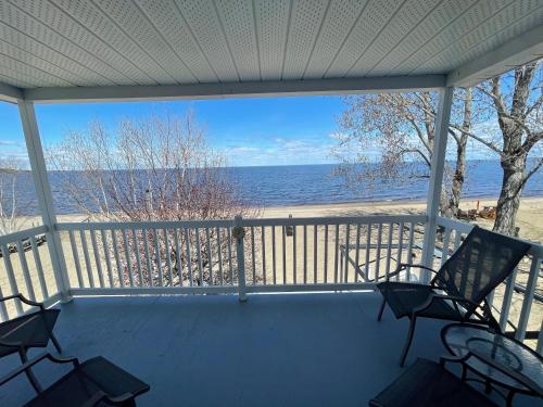 Maison sur le lac in Šambora (QC)