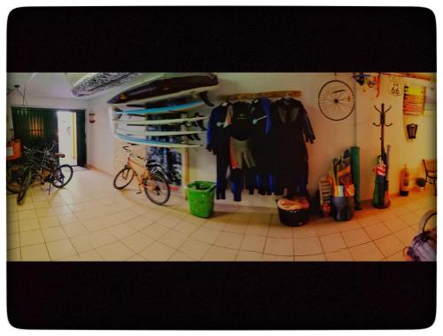 Supertubos Beach Hostel - image 8