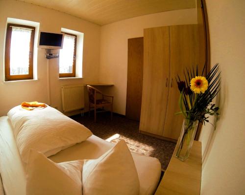Landgasthof Am Park 408m von Crottendorf entfernt