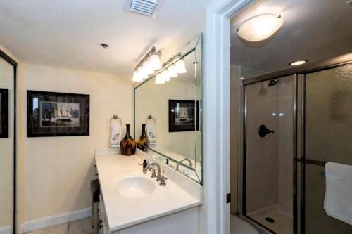 Exceptional Vacation Home in Mainsail condo - image 5