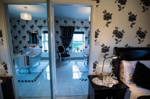 Bathroom, Bruckless Rest - Fine Country Living in Sligo City Center