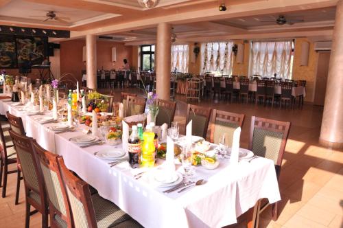 Ресторан, Hotel Olenka in Жудловіц