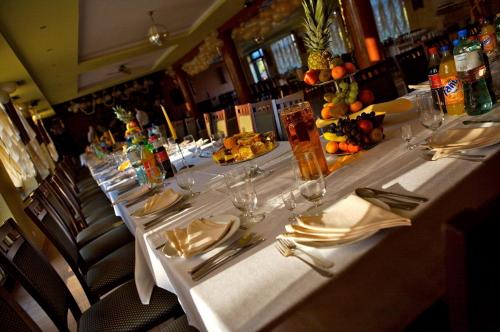 Ресторан, Hotel Olenka in Жудловіц