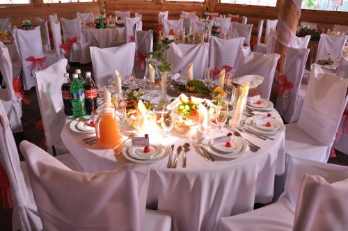 Ресторан, Hotel Olenka in Жудловіц