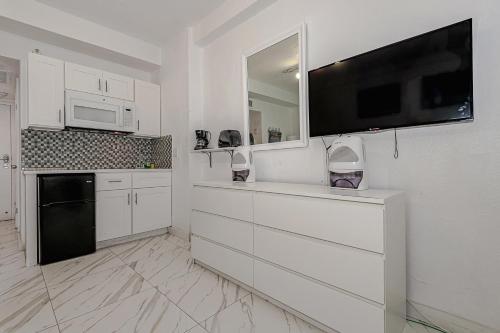 Beach Front Studio Miami Beach - image 2