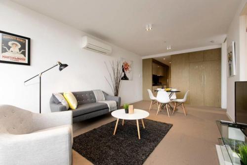 Complete Host Monarc Apartments