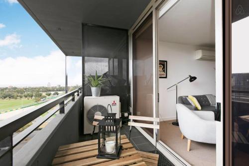 Complete Host Monarc Apartments