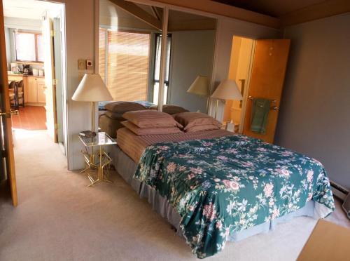 Treehouse Hot Springs Home - image 7