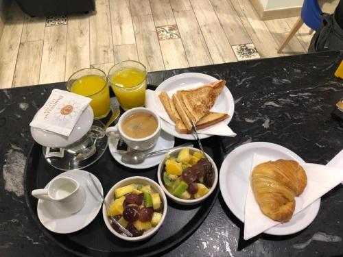 Hostal Paris - image 10