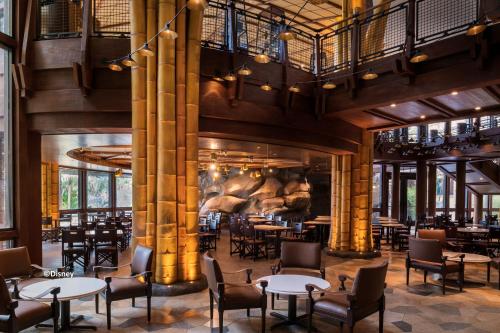 Restaurant, Disney Explorers Lodge in Lantau Island