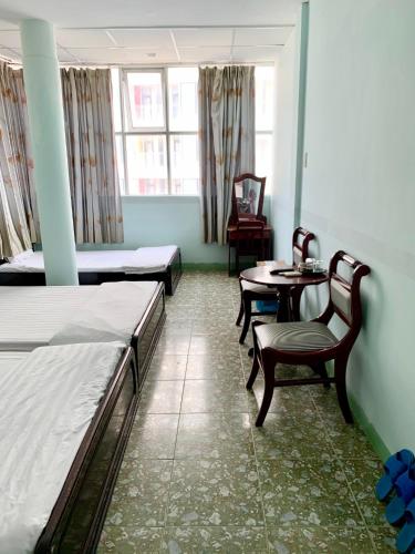 Thien Phuc Hotel - Tap to explore photos