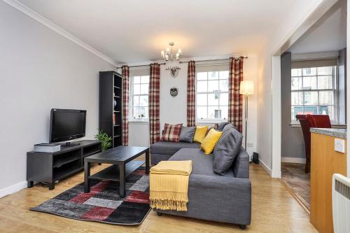 JOIVY 1 Bed flat, Heart of Grassmarket, Edinburgh