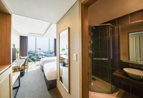 room detail thumbnail 2