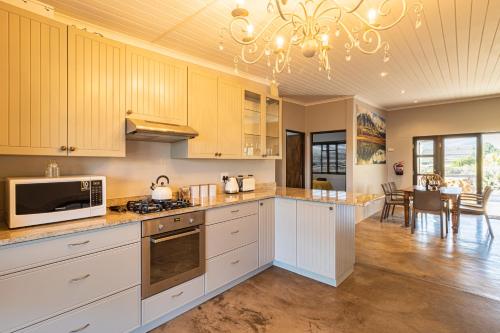 virtuve, Steenbok farm cottages -Mongoose cottage in Wolseley