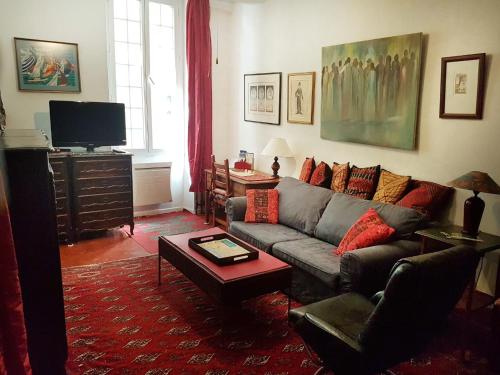 Family Apartment 2BR Old Town near Beach AC, Nice