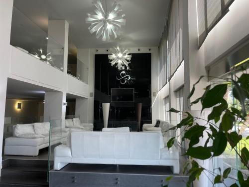 Фойє, HOTEL QUADRIFOGLIO in Pomigliano D'Arco
