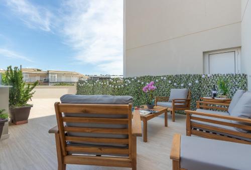  M A R I V E N T Private Terrace, Pension in Roses